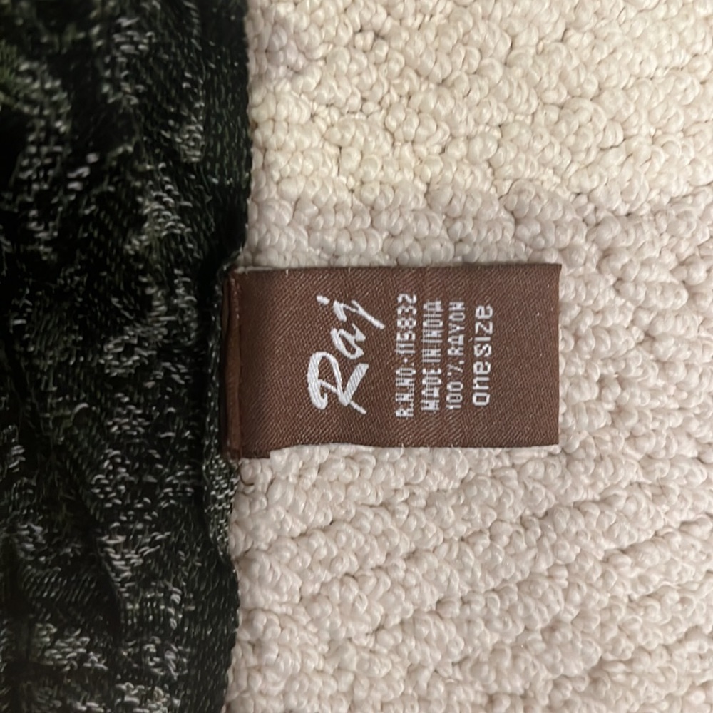 Scarf - Picture 7 of 8